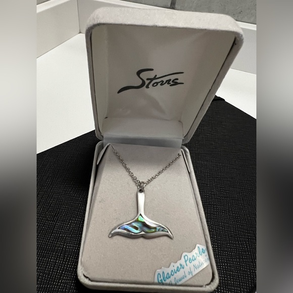 Glacier Pearle Whale Tail Necklace - Picture 7 of 8